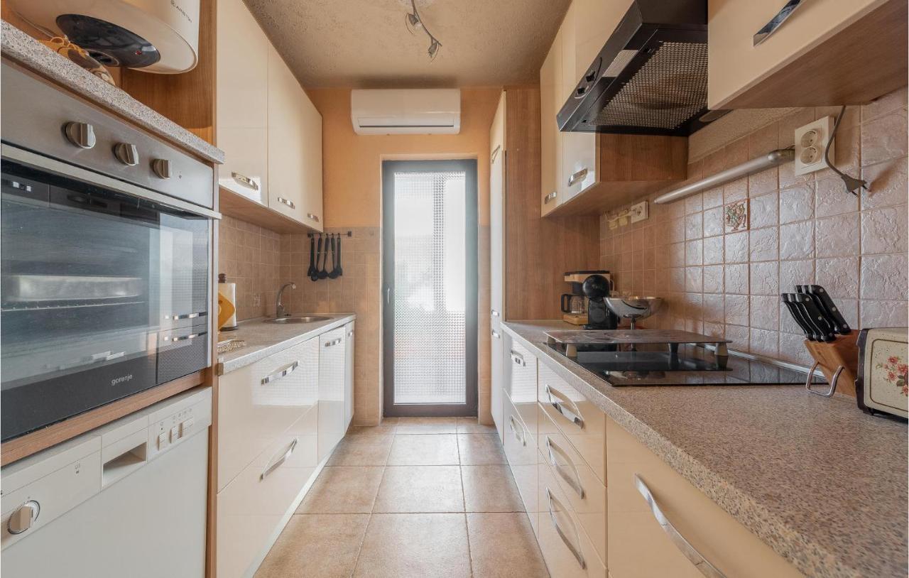 Cozy Home In Vrsi With Wifi Екстер'єр фото