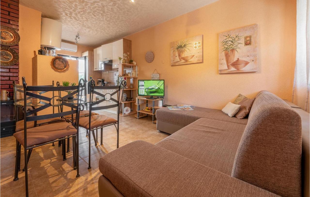Cozy Home In Vrsi With Wifi Екстер'єр фото