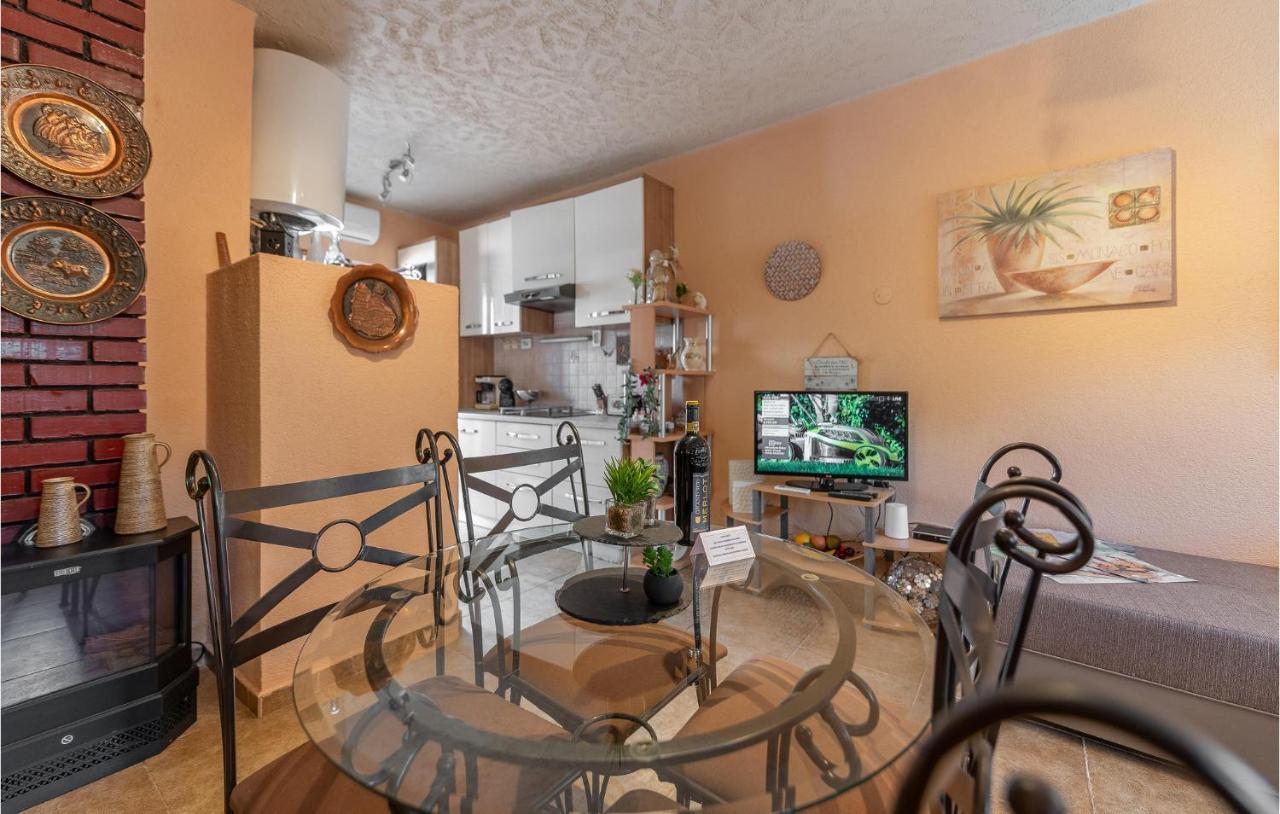 Cozy Home In Vrsi With Wifi Екстер'єр фото