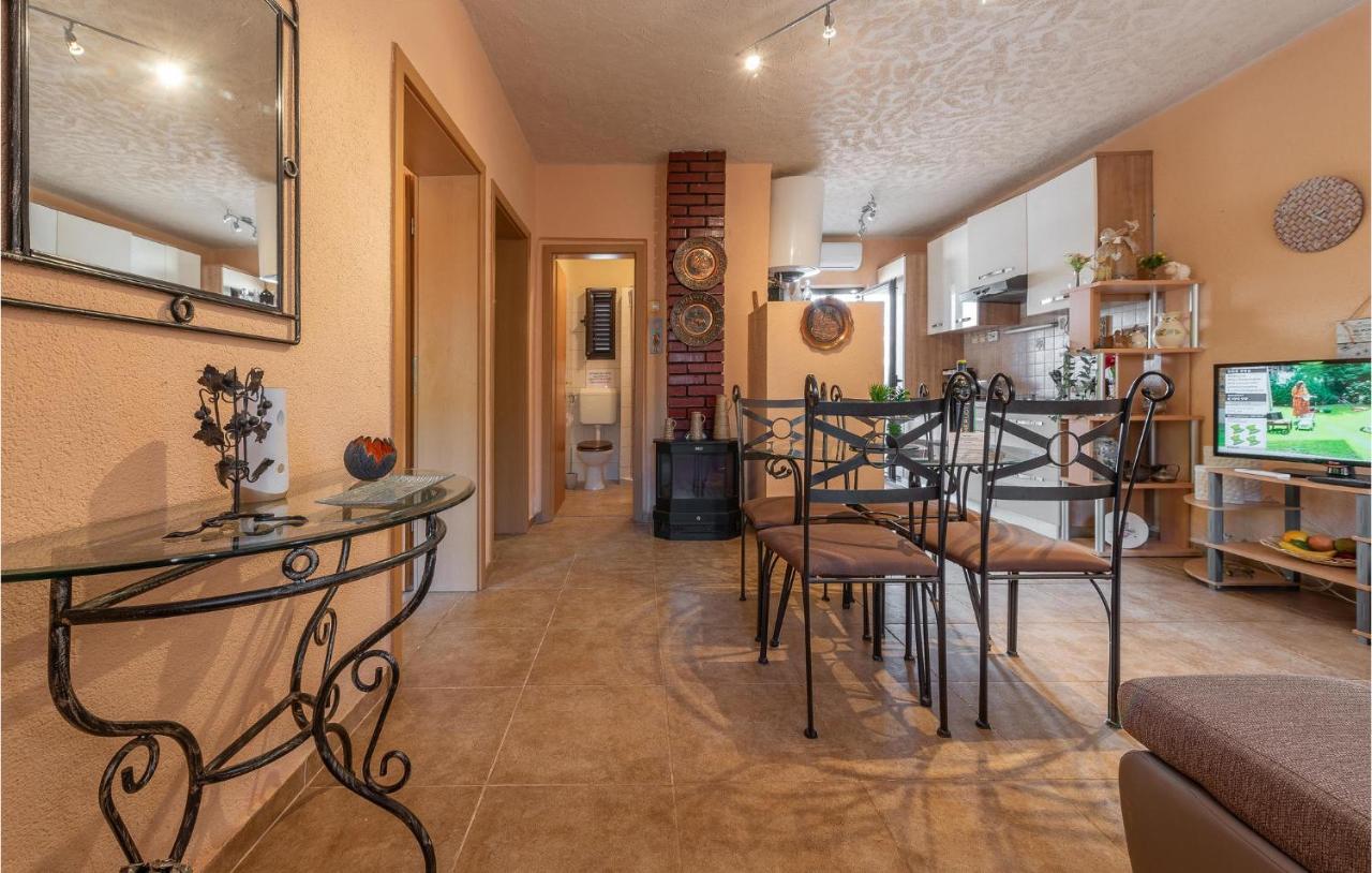 Cozy Home In Vrsi With Wifi Екстер'єр фото
