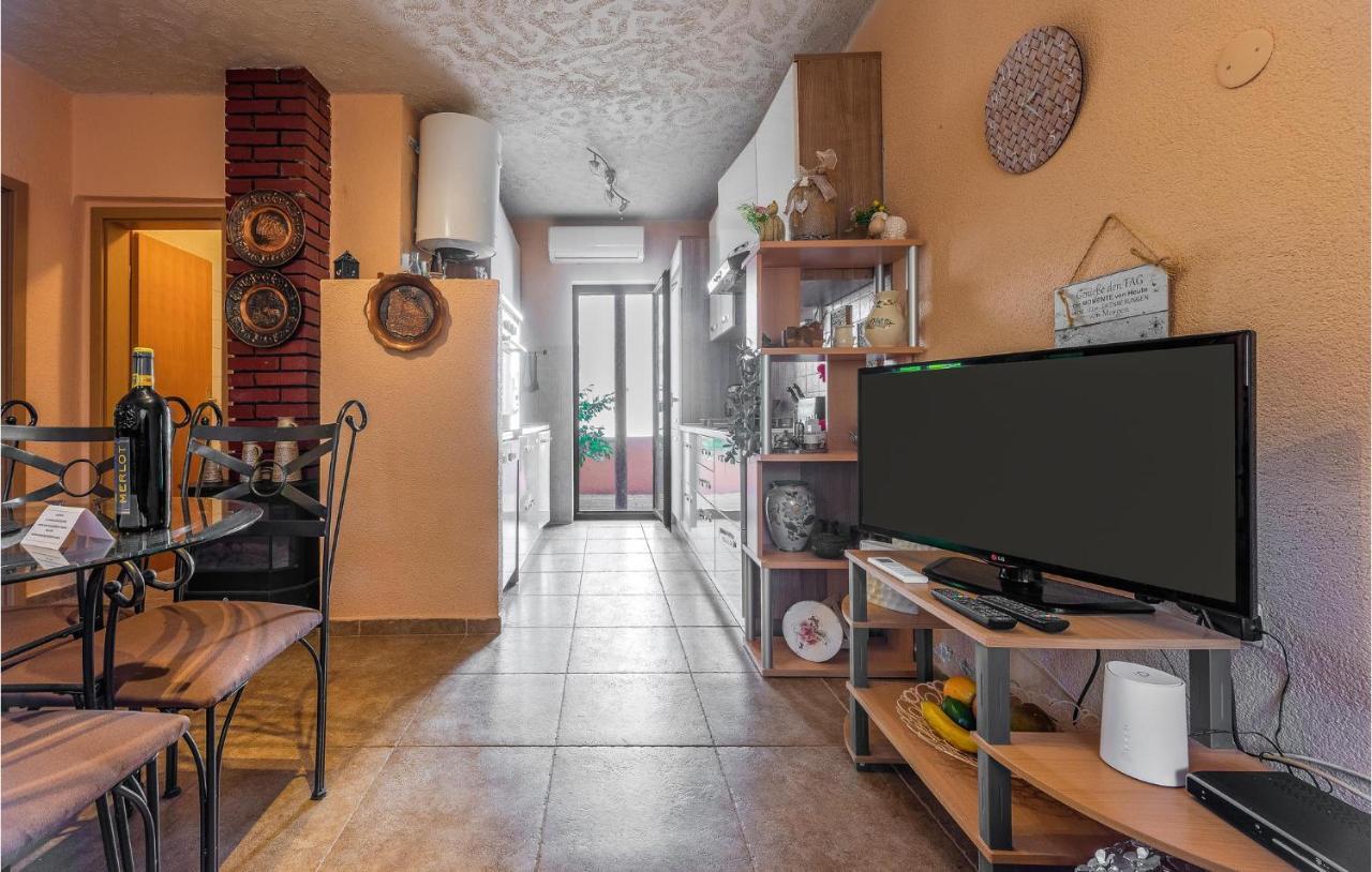 Cozy Home In Vrsi With Wifi Екстер'єр фото