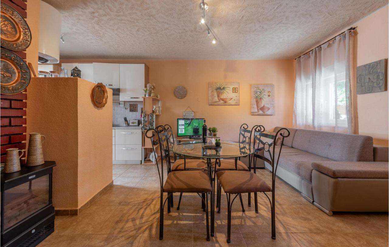 Cozy Home In Vrsi With Wifi Екстер'єр фото