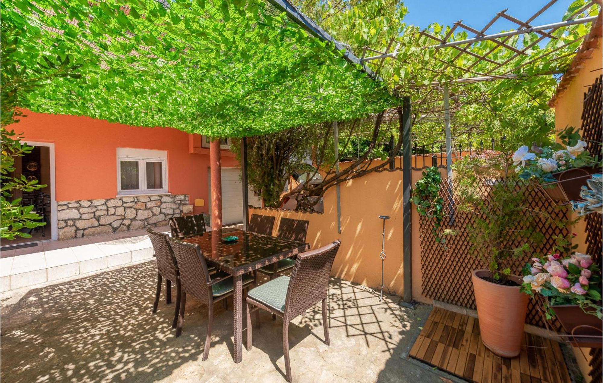 Cozy Home In Vrsi With Wifi Екстер'єр фото