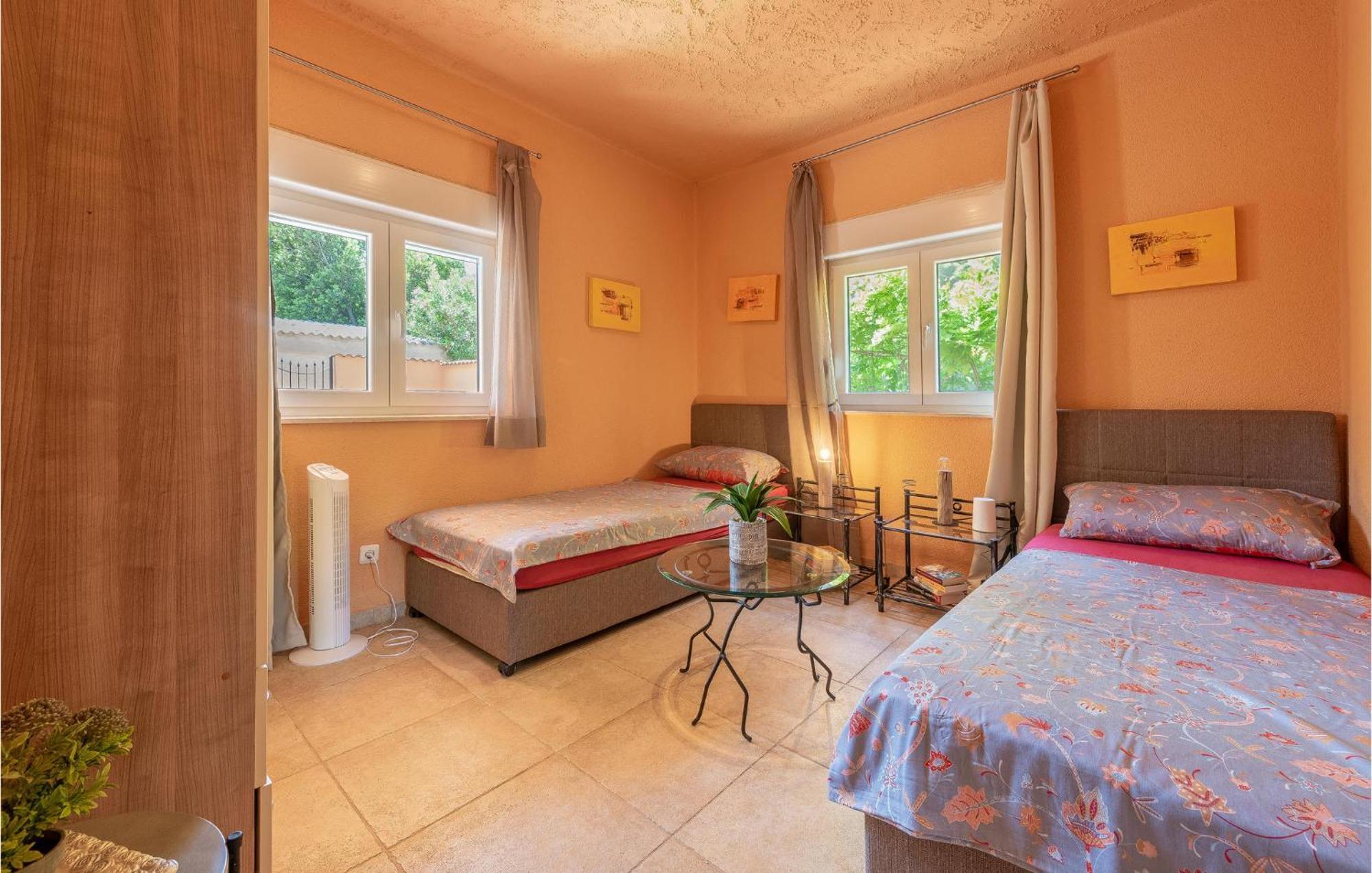 Cozy Home In Vrsi With Wifi Екстер'єр фото